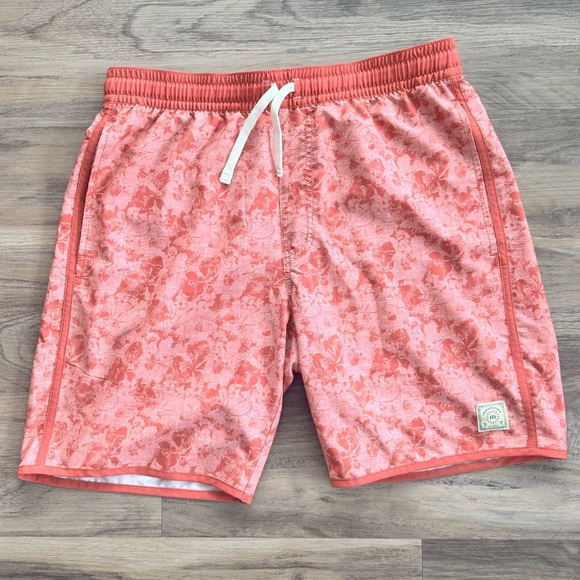 Travis Mathew | Floral Boardshoets - Picture 1 of 4